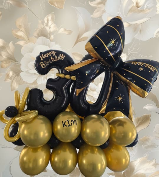 Ballon-Arrangement Hameln · 30. Geburtstag in Schwarz und Gold personalisiert
