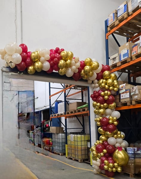 Ballondekoration Firmenevent Hameln · Säulen und Girlanden für Geschäftseröffnung und Jubiläum