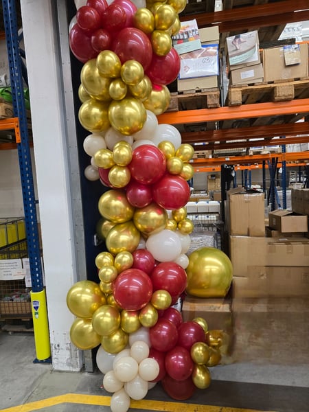 Ballondekoration Firmenevent Hameln · Säulen und Girlanden für Geschäftseröffnung und Jubiläum