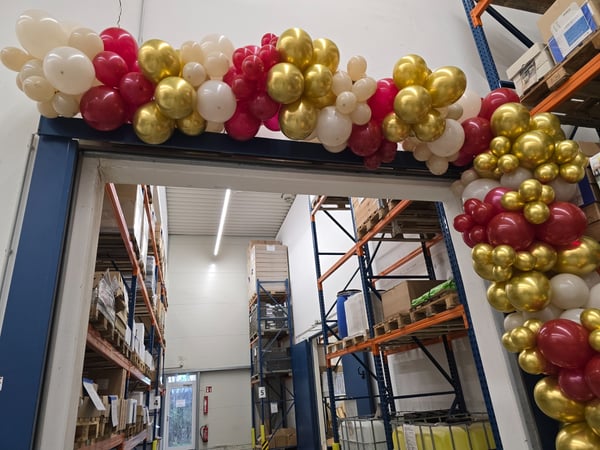 Ballondekoration Firmenevent Hameln · Säulen und Girlanden für Geschäftseröffnung und Jubiläum