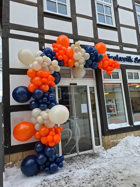 Ballondekoration Firmenevent Hameln · Säulen und Girlanden für Geschäftseröffnung und Jubiläum