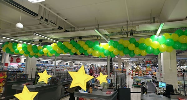 Ballondekoration Firmenevent Hameln · Säulen und Girlanden für Geschäftseröffnung und Jubiläum