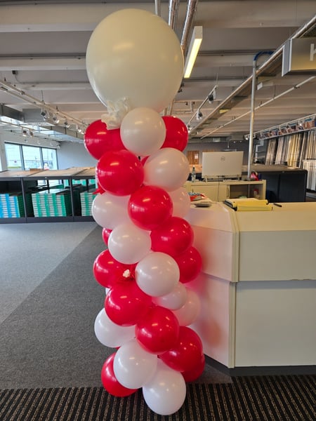 Ballondekoration Firmenevent Hameln · Säulen und Girlanden für Geschäftseröffnung und Jubiläum