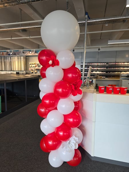 Ballondekoration Firmenevent Hameln · Säulen und Girlanden für Geschäftseröffnung und Jubiläum