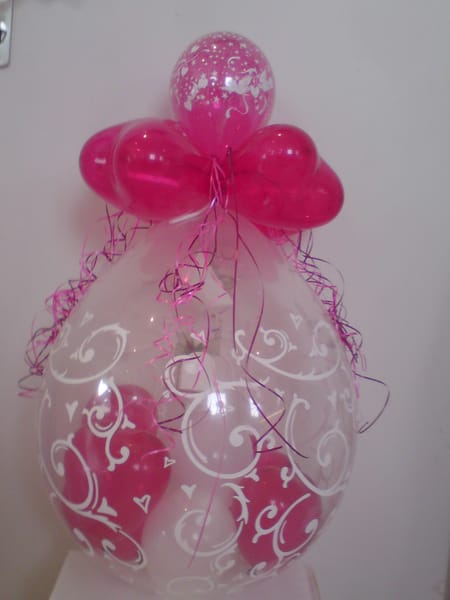 Geschenkballon Hameln · pinker Stuffer mit Herzen