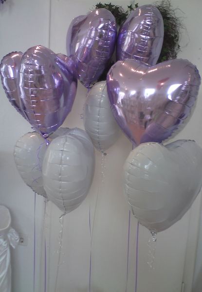 Heliumballons Hameln · Folienballon-Herzen in Flieder und Weiß