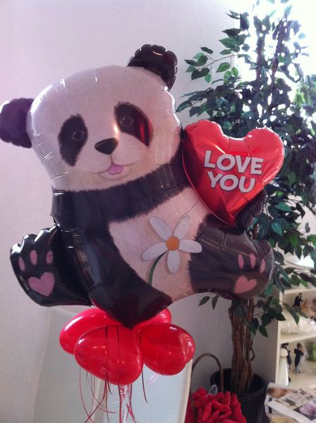 Heliumballons Hameln · Riesiger Folienballon Panda mit Herz
