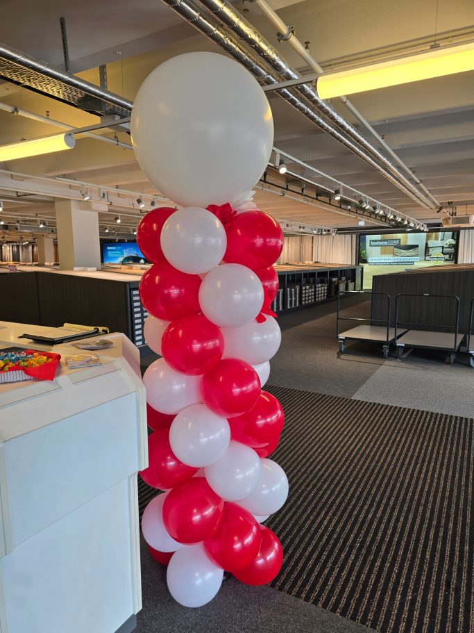 GeschäftseröffnungBallongirlande2BallonsäuleFirmeneventFilialeröffnungLaminatDepotHamelnBallonShopHameln